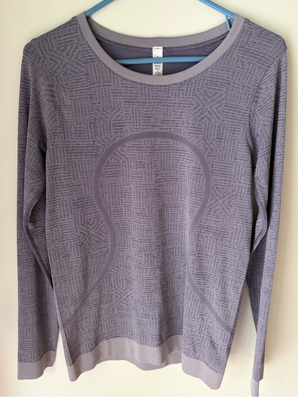 48. Size 4 LULULEMON Purple Patterned Longsleeve Relaxed Fit Swiftly
